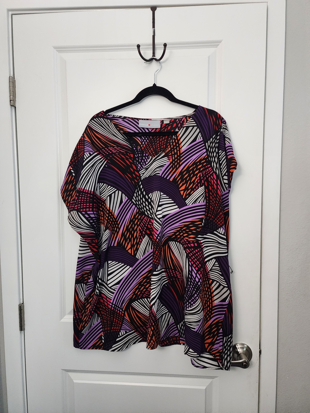 5/$30 Avenue Abstract Wave Tunic in Purple, Black & Orange